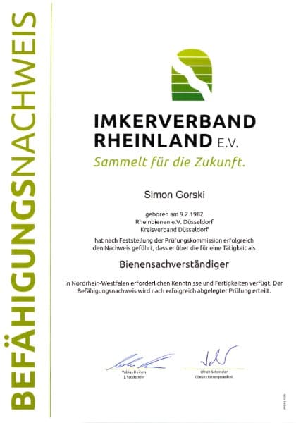 Simon Gorski besteht die Prüfung zum Bienensachverständigen (BSV)